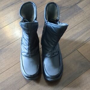 NWOT Totes Black Quilted Winter Boots